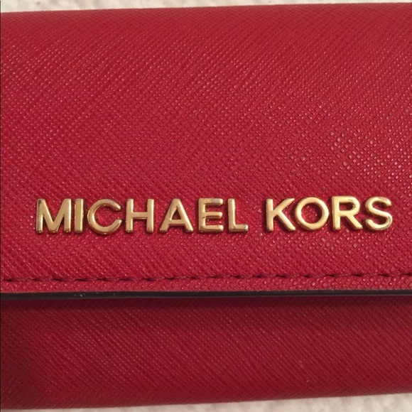 PRICE REDUCED‼️MICHAEL KORS WALLET red jet - Picture 2 of 8